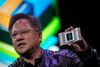 Nvidia er på få år vokset enormt og er blevet over ti gange mere værd på børsen. Nu køber Nvidia chip-selskabet Arm for 251 mia. kr. Her præsenterer Nvidias topchef Jensen Huang et nyt produkt, en processor til kunstig intelligens. Arkivfoto: Bloomberg/David Paul Morris