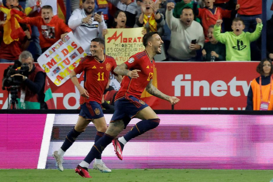 Debutanten Joselu scorede to mål i slutminutterne, da Spanien lørdag vandt 3-0 over Norge i EM-kval.