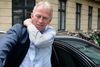 Villy Søvndal beholder sin ministerbil og posten som udenrigsminister.
