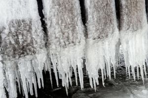 Store dele af Danmark har de seneste dage været sendt i dybfryseren. Det har givet flotte isformationer som her ved Aarhus. Foto: Tanja Carstens Lund