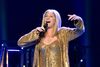 Barbra Streisand - hun har i hvert af de seneste seks årtier haft en nummer et på salgslisten i USA.