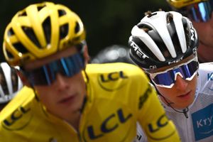 Som i næsten ingen anden sportsbegivenhed kulminerer løbene i Tour de France i dueller på godt og ondt mellem to store personligheder, der til sidst kæmper alene mod hinanden. Her er cykelhistoriens største rivaliseringer i de høje bjerge.