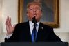 Trump mener ikke at have sagt "lortelande," selvom han erkender, at sproget var hårdt. Trump: Evan Vucci/AP