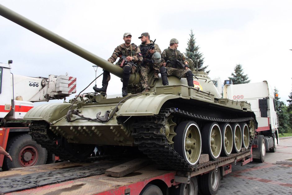 Godstog lastet med sovjetiske kampvogne, der blev indsat i tjeneste i 1947, er blevet set lastet fra et lager i Russisk Fjernøsten 7.000 kilometer fra fronten med retning mod vest. Det har sat gang i spekluationer om, hvorvidt Rusland vil indsætte dem i Ukraine. 