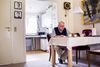 Kaj Skærbæk, 87, fra Aarhus har benyttet sig af sit frie valg til at få varm, frisklavet mad fra cateringfirmaet Kokken & Konditoren. Men langt fra alle ældre har denne valgmulighed, viser en rundspørge til landets kommuner. Foto: Gregers Tycho