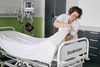 Tina Stenholt Kristensen har været sygeplejerske på Regionshospitalet Randers siden 2001. Da hun begyndte, var der bedre tid til patienterne end i dag, fortæller hun. Foto: Laura Krogh