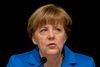 Tyskland og Frankrig krævede mandag aften en ensartet standard for asylsøgere i Europa. Det oplyste forbundskansler Angela Merkel og Frankrigs præsident, Francois Hollande, efter samtaler i Berlin. Merkel erklærede, at asylsøgerne bør fordeles mere ligeligt i EU.