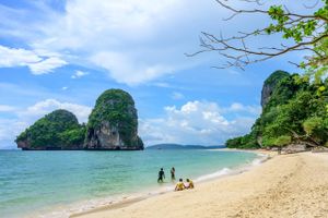 Thailand åbner Asiens største turistdestination for karantænefri indrejse for færdigvaccinerede turister.