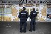 "Kaj Bageri" i Tingbjerg blev udsat for hærværk lørdag aften, hvor maskerede mænd smadrede bageriet med baseballbat og jernstænger. Foto: Niels Hougaard
