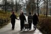 Det undrer kommunens socialrådgivere, at næsten alle ikke-jobklare indvandrerkvinder i Odense har lægens ord for, at de er syge.