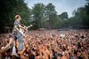 Koncert med bandet The Minds of 99 på Smukfest 2019. Den 12. september har bandet en koncert i Parken, som endnu ikke er aflyst. Det bør den dog blive, hvis man ønsker at holde smittetrykket nede, forklarer forskere. Arkivfoto: Jens Hartmann Schmidt