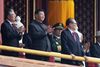 Xi Jinping var iført klæder, der bragte mindelser om den tidligere leder af det kommunistiske Kina Zedong Mao, der er kendt som Folkerepublikkens fader. Foto: Jasen Lee/Reuters