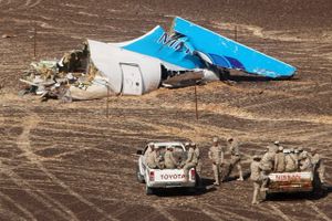 Ifølge Ruslands efterretningstjeneste FSB er der fundet spor efter sprængstof i nedstyrtet fly i Sinai.
