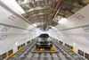 Den nye Mercedes S-klasse blev fløjet til det store pressearrangement i bugen på den enorme Airbus A380.