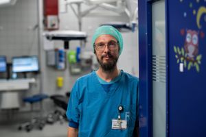 Som det første sted i landet forsøger man på Aarhus Universitetshospitals børneafdeling systematisk at arbejde med hypnose i behandlingen af syge børn.