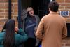 I Woking syd for London blev de første testkit udleveret til beboerne tirsdag morgen. Woking er et af de områder, hvor den sydafrikanske corona-variant er konstateret – også uden at beboerne har haft kontakt til personer, der har været ude at rejse. Det har skabt bekymring for, at varianten er ved at brede sig i det britiske samfund. Foto: Adrian Dennis/AFP