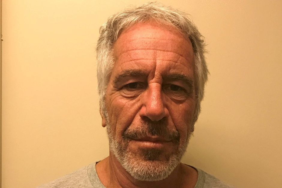 Jeffrey Epstein var anklaget for alvorlige overgreb på mindreårige piger, men døde før hans sag kom for retten. Nu giver 4.000 dokumenter et indblik i, hvad Epstein lavede, og hvordan han havde det i de 36 dage op til, at han tog sit liv i en fængselscelle.