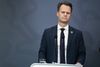 EU's lande vil give grønt lyst til optagelsesforhandlinger med Nordmakedonien og Albanien. "Optagelsesforhandlinger er heller ingen garanti for, at et land bliver medlem. Det er det absolut ikke. Med en reformeret proces får vi stillet nogle benhårde krav til landene, som de skal leve op til," siger udenrigsminister Jeppe Kofod (S) efter et videomøde mandag. Foto: Martin Sylvest/Ritzau Scanpix