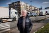 Knut Randbo er ved at være træt af debatten om Marselis-tunnelen – og ikke mindst, at projektet trækker ud. Han kan ikke sælge sit hus uden et stort tab, og imens bliver han og hustruen ældre. De føler sig fanget. Foto: Casper Dalhoff