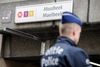 Den mistænkte er filmet på et overvågningskamera, hvor han bar en stor taske sammen med Khalid El Bakraoui, der sprængte sig selv i luften på metrostationen Maelbeek.