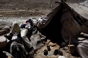 Explorerholdet blev udsat for hårde strabadser, men insisterede på at nå op i Himalayas højder, hvor den hellige flod Ganges udspringer. Foto: Niels Hougaard