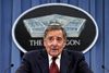 Tidligere forsvarsminister Leon Panetta er i sin erindringsbog ude efter sin tidligere chef, præsident Barack Obama. »Han sender et blandet budskab,« siger Panetta, som her ses sidste år ved sit sidste pressemøde i Pentagon. Arkivfoto: Susan Walsh/AP
