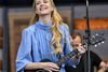 Tina Dickow er blevet rost til skyerne af anmelderne for sit nærvær og sin charme, når hun indtager scenen, og hun har i mange år sat sit præg på den danske musikverden. Arkivfoto: Ernst van Norde