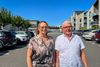 Boligerne på Ovenvande har hver tilknyt én parkeringsplads. Under Smukfest er det et problem for de hustande, der har to biler - ligesom Anette og Frank Lorentzen. Foto: Cecilie Bisgaard