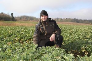 Christian Bang er den første og hidtil eneste danske mester i jordfrugtbarhed. Han fortæller her, hvordan han gør sin jord så frugtbar som muligt. 