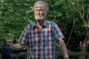 I mange årtier har børneforsker Per Schultz Jørgensen fortalt os om børns liv. I bogen "Vendepunkter" fortæller han om de øjeblikke, der skabte hans eget liv – og om at han selv snart skal dø. Han mener, at det er vigtigt, at vi skaber fortællinger om vores liv – og at tiden er moden til et nyt syn på børn.