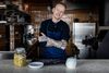René Mammen bor i Skanderborg sammen med sin kone og parrets tre børn. Parret driver til dagligt Michelin-restauranten Substans på Aarhus Ø. Foto: Joachim Ladefoged