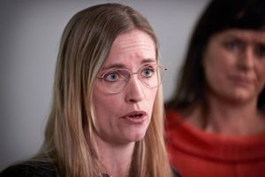 Venstres næstformand, Stephanie Lose, træder midlertidigt ind i regeringen, så Troels Lund Poulsen kan dedikere sig til arbejdet som fungerende forsvarsminister.