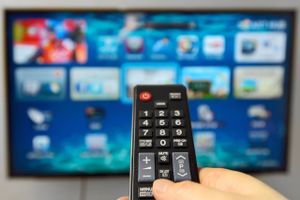 Manglende opdateringer fra producenter og programdistributører gør titusindvis af smart-tv'er delvist ubrugelige, lang tid før de er slidt op, lyder det fra Forbrugerrådet Tænk. 