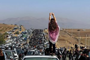 I både Kina og Iran går demonstranter på gaden og kæmper for en bedre og mere fri verden i morgen. Hvor jeg dog beundrer dét mod, de udviser, skriver Samira Nawa. Arkivfoto: AFP