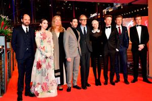 Gæsterne ved verdenspremieren på Lone Scherfigs nye film, som åbnede Berlinalen, var stærkt berørte. Flere internationale medier  rakker dog filmen ned.