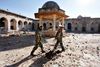 Krigshandlingerne har ramt den store mosk´é i den gamle bydel i den syriske by Aleppo, der er på Unescos liste over verdens kulturarv. Foto: Molhem Barakat/Reuters