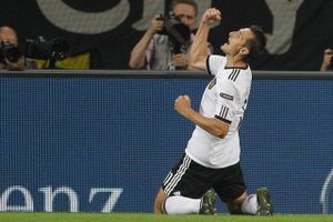 Det lykkedes for det tyske fodboldforbund af overtale polskfødte Miroslav Klose til at stille op for det tyske landshold. Foto: Frank Augstein/AP