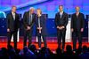 De fem kandidater til Demokraternes præsidentkandidatur mødtes for første gang til en direkte tv-debat natten til onsdag i Las Vegas.