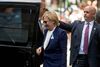 Hillary Clinton skulle have samlet penge ind til valgkampen samt talt om USA's økonomi i Californien. Foto: Andrew Harnik/AP