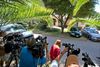 TV-journalister har forsamlet sig uden for Steven Sotloffs families hus i Pinecrest, USA.