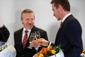 Afgående udenrigsminister Kristian Jensen opfordrer sin afløser, Anders Samuelsen, til at tage Ja-hatten på i EU-politikken. Foto: Jens Dresling