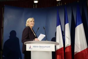 Marine Le Pen står godt til at vinde sin valgkreds på søndag og sikre sig en plads i det franske parlament. Men meget få af hendes partifæller følger i hendes fodspor. Foto: Michel Spingler/AP.
