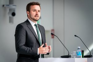 Erhvervsminister Simon Kollerup tror, at færre kunder fremover vil blive overvåget.