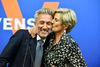 Connie Dahl Løkkegaard og Morten Løkkegaard. Valgfesten hos Venstre i Landstingssalen på Christiansborg i København under Europa-Parlamentsvalget 2019, søndag den 26. maj 2019. Stemmestederne under Europaparlamentsvalget lukker klokken 20.00 og de første resultater forventes offentliggjorte engang kort efter 23:00.. (Foto: Mads Claus Rasmussen/Ritzau Scanpix)