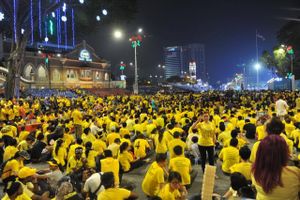 Sidst august var der store demonstrationer mod Malaysias premierminister, og blandt de gulklædte demonstranter var etniske kinesere overrepræsenteret. Arkivfoto: AP