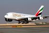 Der kan være op til 615 passagerer på det pågældende A380-fly fra Emirates. Foto: Aziz Shah/AP Photo