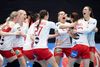 De danske spillere fejrer sejren over Frankrig efter kampen, i den indledende runde i Gruppe B, mellem Frankrig og Danmark under Kvindernes Håndbold VM i Kumamoto Prefectural Gymnasium i Japan, fredag den 6. december 2019.. (Foto: Bo Amstrup/Ritzau Scanpix)