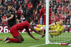 Efter to nedrykninger fra Premier League er målmanden Aaron Ramsdale nu på vej mod mesterskabet med Arsenal. 