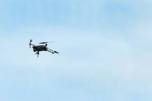 Opsangen kommer efter, at forsvaret den seneste tid har oplevet en stigning i antallet af droner, der flyver tæt ved Forsvarets flyvestationer.