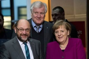 Martin Schulz (SPD), Horst Seehofer (CSU) og Angela Merkel (CDU). Foto: Bernd von Jutrczenka/AP